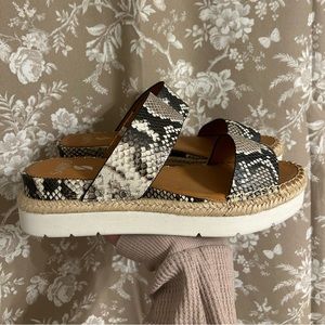 Sarto summer sandals with a wedge!